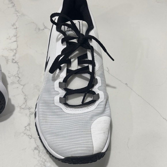 Nike Men's White and Black Running Shoes - Picture 7 of 11